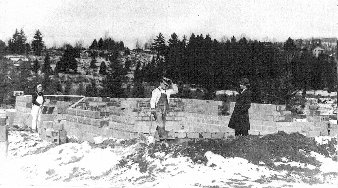 Information about "Strathmore 3.jpg" on 51 petrova avenue Historic